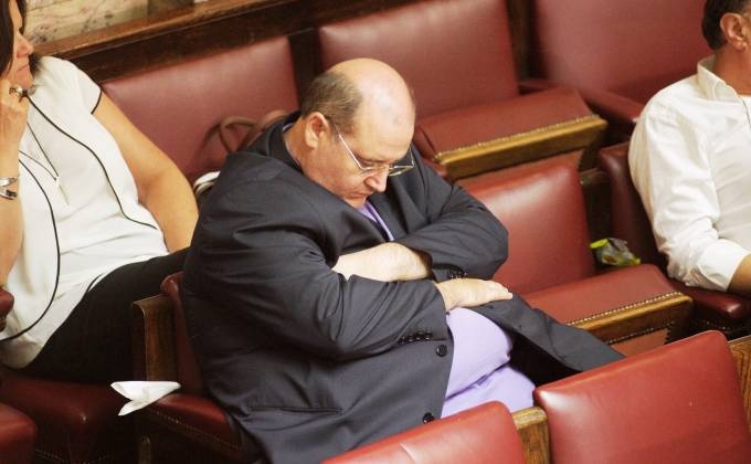 Είναι κουρασμένα τα παιδιά, μια χώρα… γκρέμισαν!