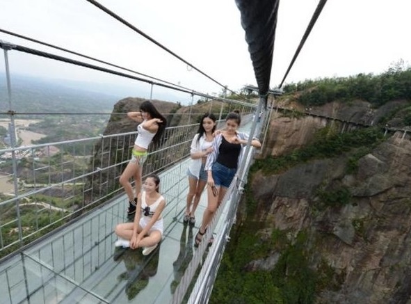 Αυτή είναι η γέφυρα που κόβει την ανάσα! (photos)