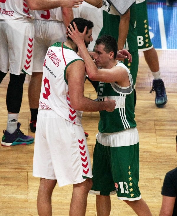 Συγκινητικό «αντίο» Μπουρούση σε Διαμαντίδη (photos)