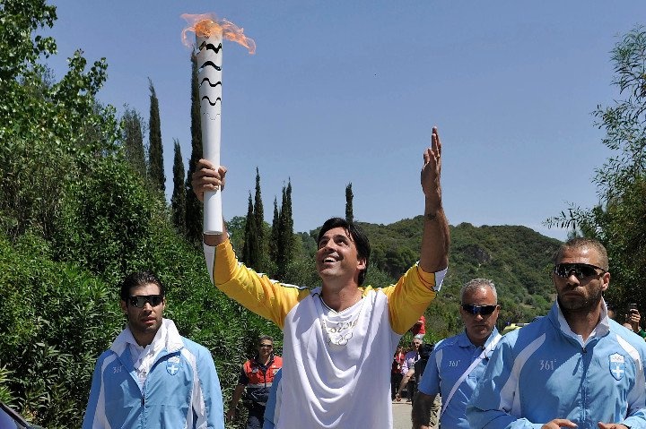 Ξεκίνησε το ταξίδι της η Ολυμπιακή Φλόγα (photos)