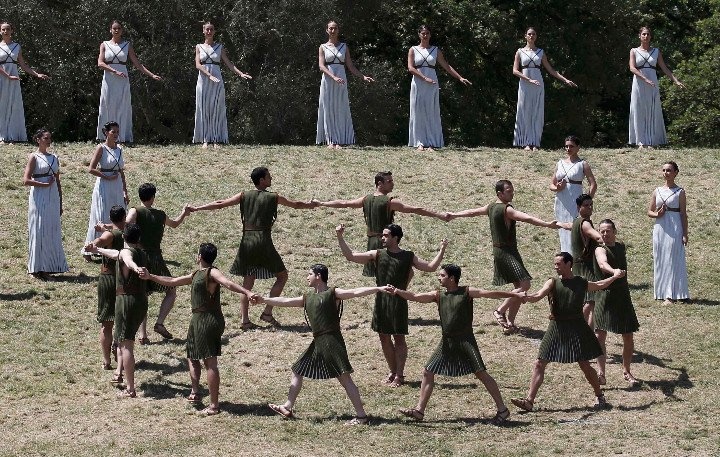 Ξεκίνησε το ταξίδι της η Ολυμπιακή Φλόγα (photos)