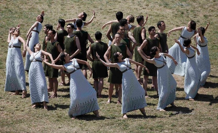 Ξεκίνησε το ταξίδι της η Ολυμπιακή Φλόγα (photos)