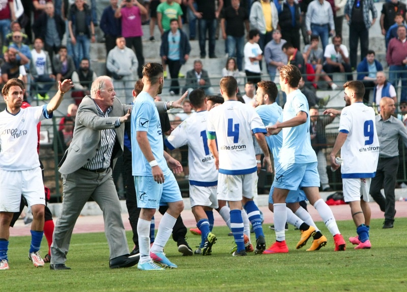 Ξύλο και κυνηγητό στο Κηφισιά-Αστέρας Βάρης! (photos)