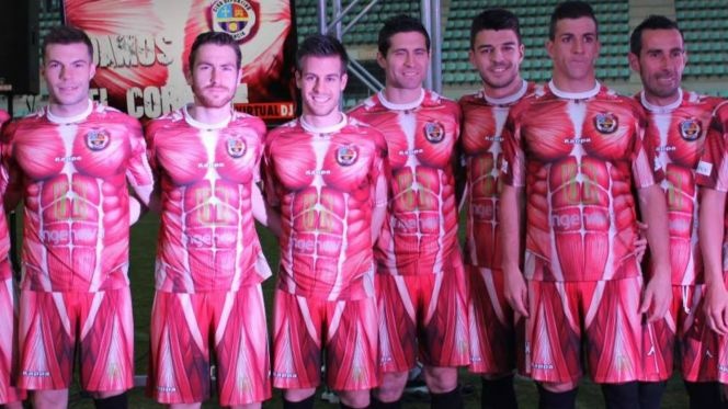 Πετάξτε τις… φανέλες σας! (photos)