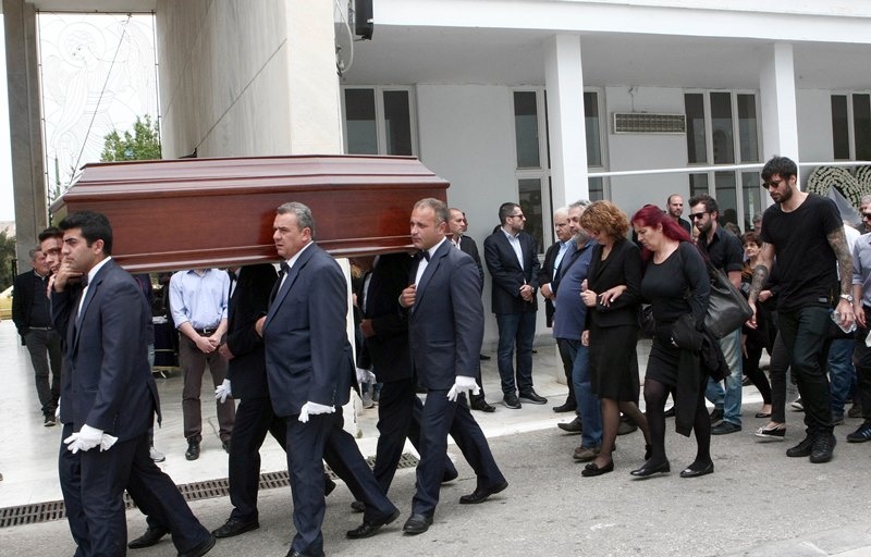 Το τελευταίο «αντίο» στον πατέρα του Πρίντεζη (photos)