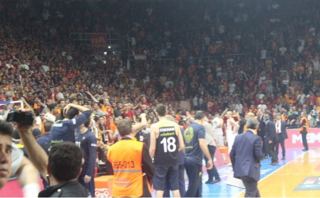 Διεκόπη το Γαλατασαράι-Φενερμπαχτσέ! (photo)