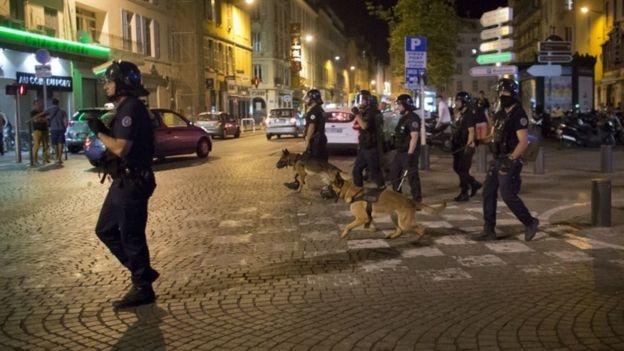 Euro 2016: Άγρια επεισόδια Άγγλων στην Μασσαλία (photos+video)