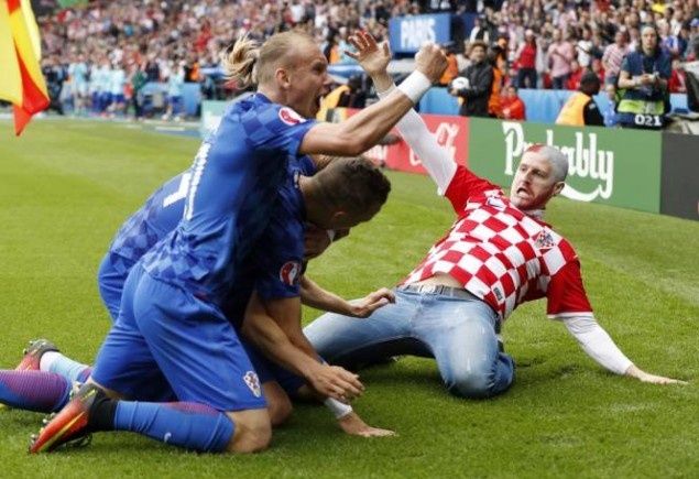 Euro 2016: Επικό «ντου» οπαδού στο γκολ του Μόντριτς! (pics)