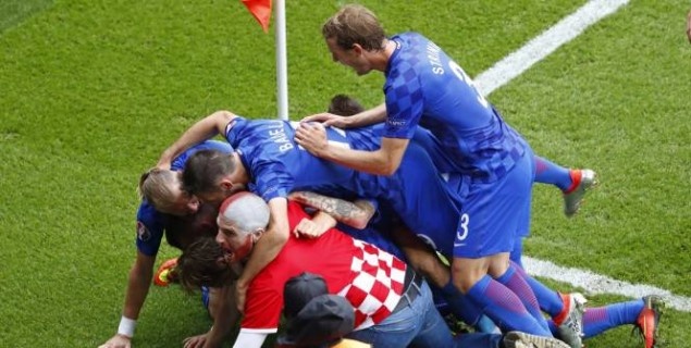 Euro 2016: Επικό «ντου» οπαδού στο γκολ του Μόντριτς! (pics)