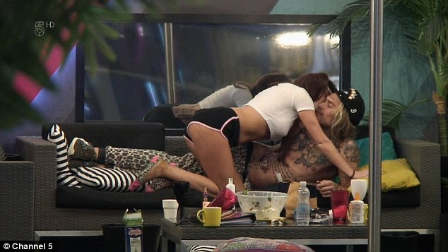 Έκαναν σεξ μπροστά στις κάμερες του Big Brother - χαμός στο Youtube! (photos+video)