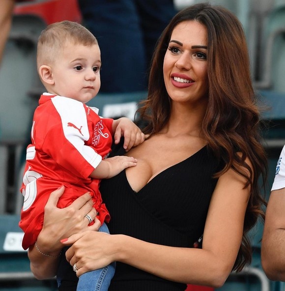 Euro 2016: Η πιο καυτή WAG της διοργάνωσης! (photos)