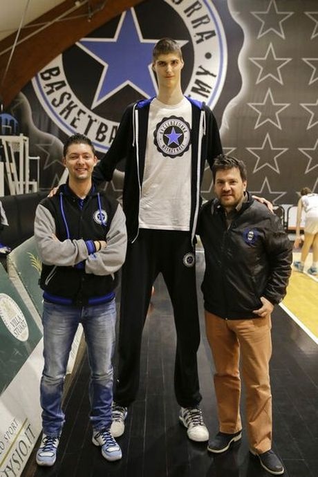Ο νέος «Μουρεσάν» είναι 2,29 και μόλις 15 ετών! (photos)