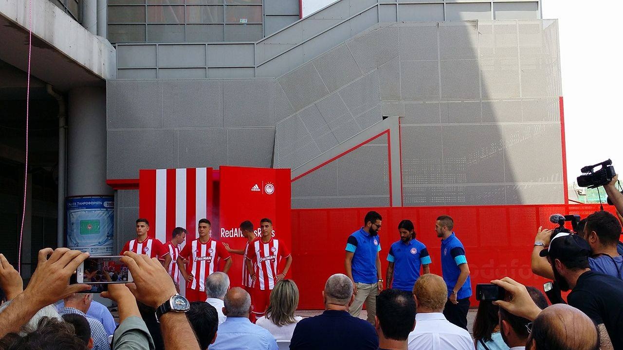 Ολυμπιακός: Αυτή είναι η νέα φανέλα (photos+video)