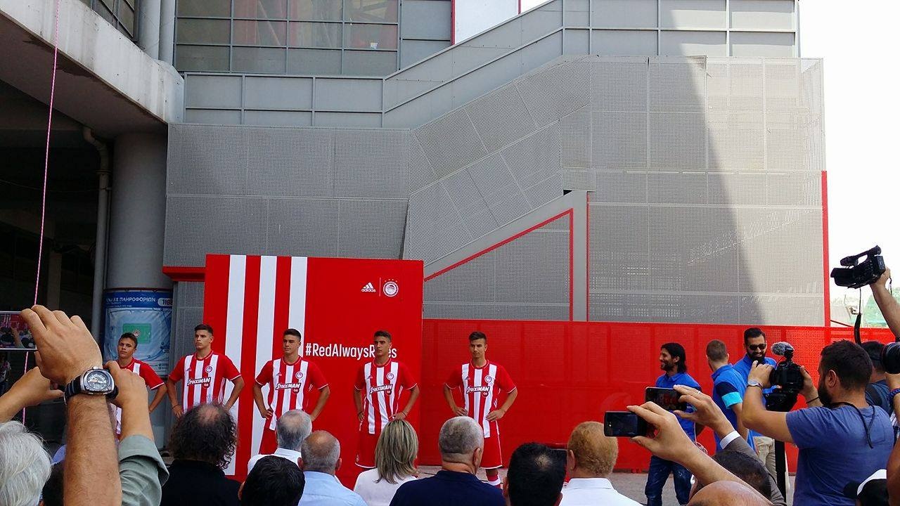 Ολυμπιακός: Αυτή είναι η νέα φανέλα (photos+video)