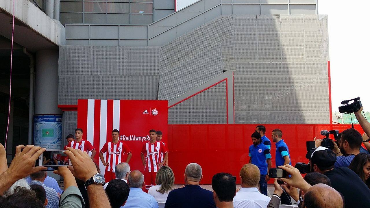 Ολυμπιακός: Αυτή είναι η νέα φανέλα (photos+video)