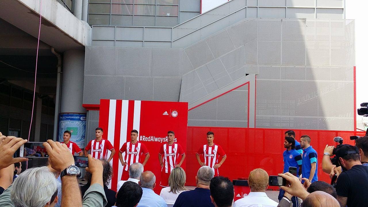 Ολυμπιακός: Αυτή είναι η νέα φανέλα (photos+video)