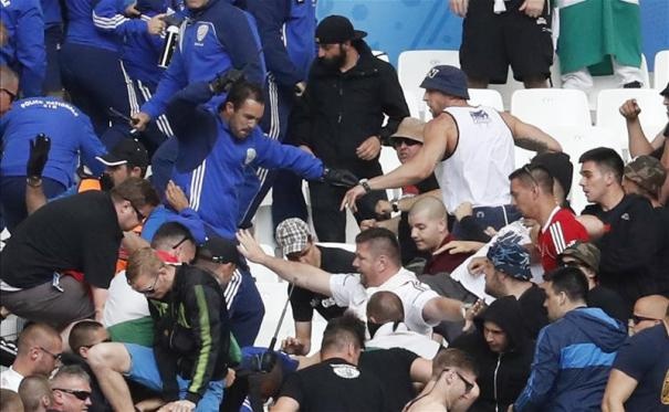 Euro 2016: Φωτογραφίες και βίντεο από τα επεισόδια των Ούγγρων! (photos+video)
