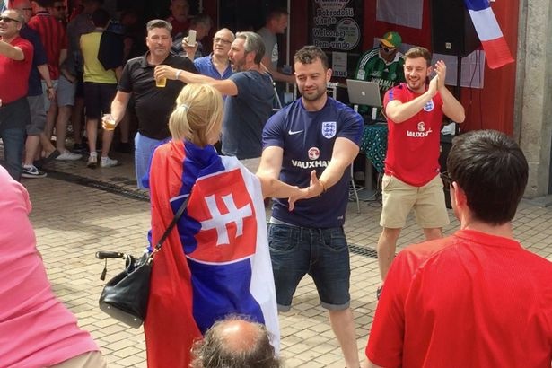 Euro 2016: Άγγλος την πέφτει στην ψύχρα σε Σλοβάκα! (photos)