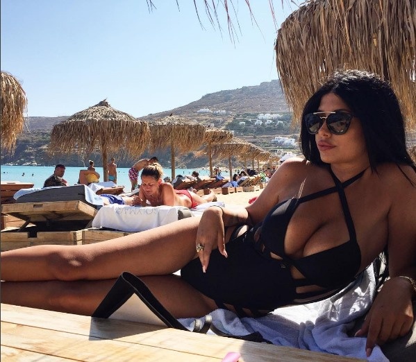 Τρελαίνει το Instagram η καυτή Ελληνίδα μοντέλα! (photos)