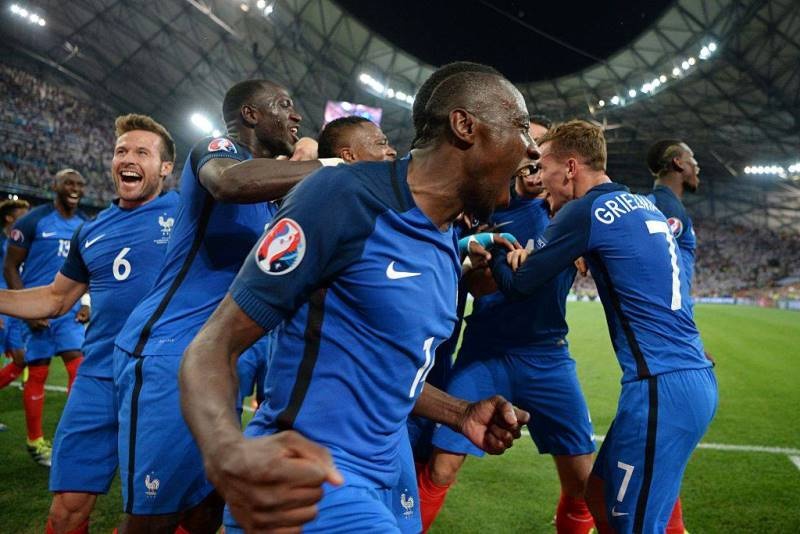 Euro 2016: Έκλεψαν… την κραυγή των Ισλανδών οι Γάλλοι (photos+video)