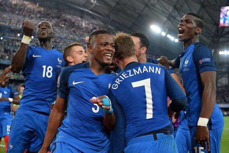 Euro 2016: Έκλεψαν… την κραυγή των Ισλανδών οι Γάλλοι (photos+video)