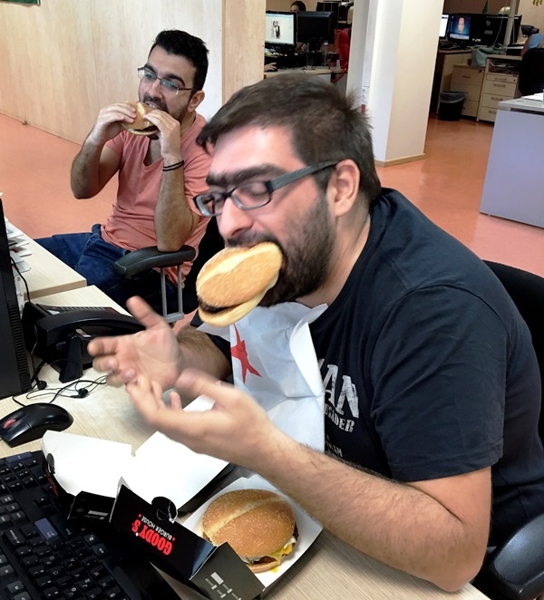 Ανδρικό savoir vivre διατροφής στο γραφείο #not!