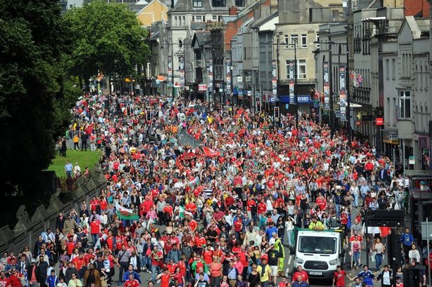 Euro 2016: Αποθέωση για την Ουαλία (photos+video)