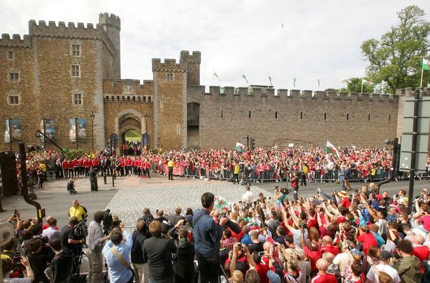 Euro 2016: Αποθέωση για την Ουαλία (photos+video)