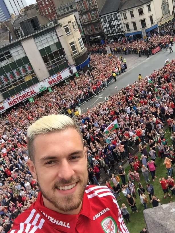 Euro 2016: Αποθέωση για την Ουαλία (photos+video)