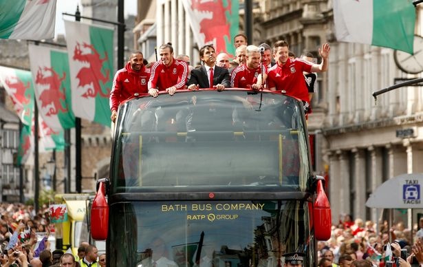 Euro 2016: Αποθέωση για την Ουαλία (photos+video)