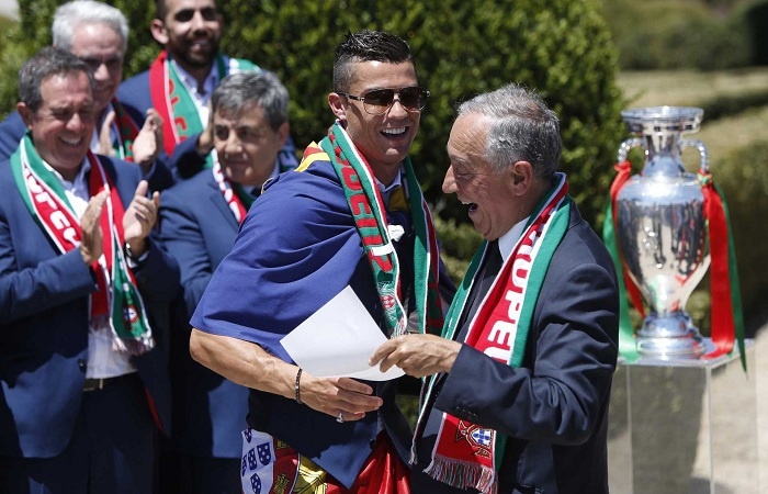 Euro 2016: Αγκαλιά με τον πρόεδρο η Εθνική Πορτογαλίας! (photos)