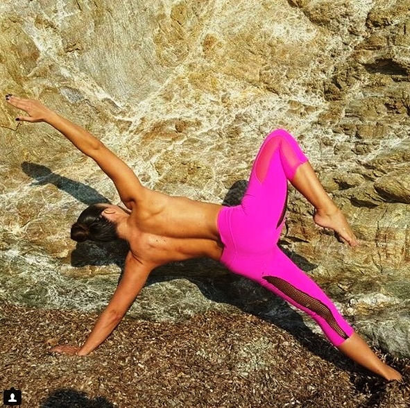 Γυμνόστηθη η Χριστίνα (photo)