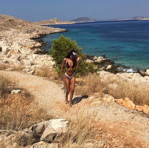 Μοιράζει… πόνο με το καυτό μαγιό της η Φουρέιρα! (photos)