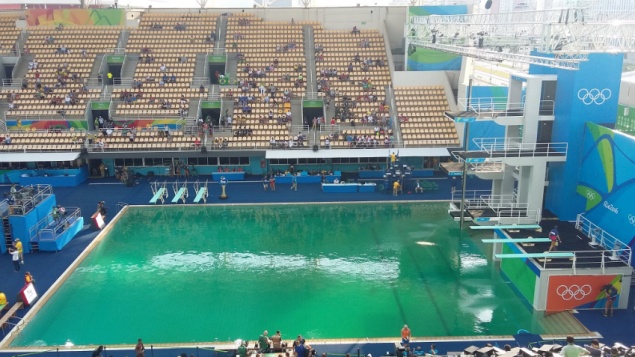 Ρίο 2016: Σοκ! Έγινε… πράσινο το νερό στην πισίνα καταδύσεων! (photos)
