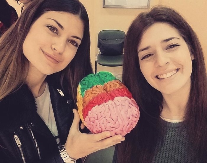 Έτσι είναι σήμερα το κορίτσι που έσβησε την φλόγα στην Αθήνα! (video+photos)