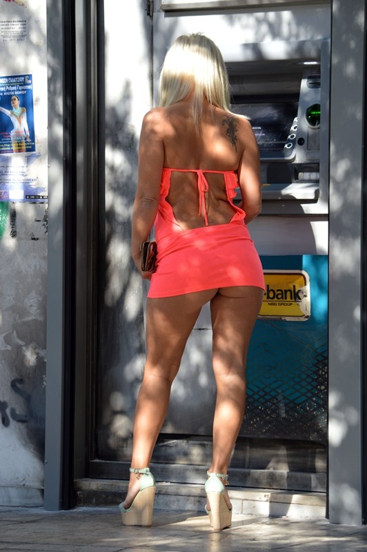 Πρώην αθλήτρια τα κατεβάζει και μας… τραντάζει! (photos)