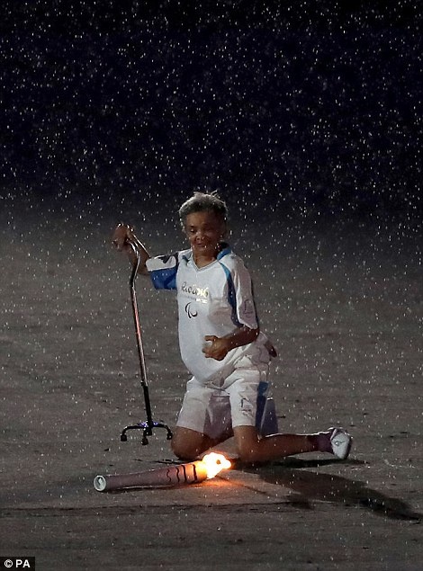 Παραολυμπιονίκης έπεσε, σηκώθηκε και αποθεώθηκε (photos+video)