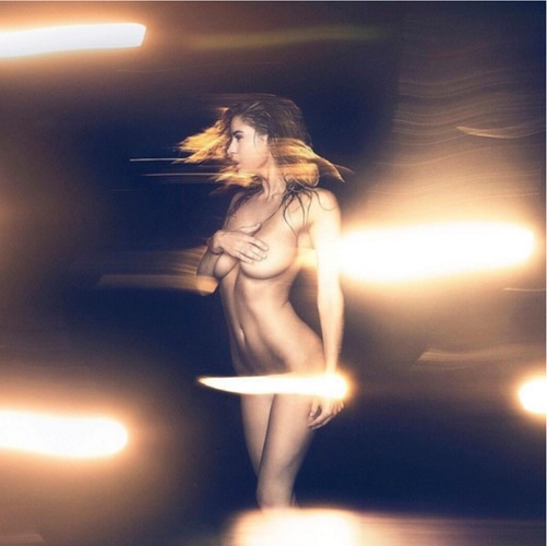 Η Savannah Kreisman topless (photos)