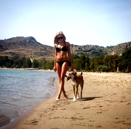 Η ξανθιά σεξοβόμβα της ελληνικής τηλεόρασης προκαλεί «εγκεφαλικά»! (photos)