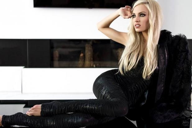 Η ξανθιά σεξοβόμβα της ελληνικής τηλεόρασης προκαλεί «εγκεφαλικά»! (photos)