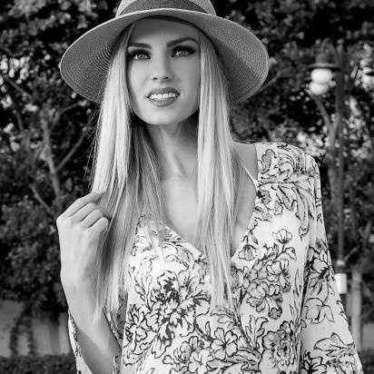 Η ξανθιά σεξοβόμβα της ελληνικής τηλεόρασης προκαλεί «εγκεφαλικά»! (photos)