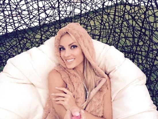 Η ξανθιά σεξοβόμβα της ελληνικής τηλεόρασης προκαλεί «εγκεφαλικά»! (photos)