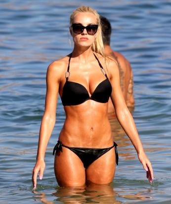 Η ξανθιά σεξοβόμβα της ελληνικής τηλεόρασης προκαλεί «εγκεφαλικά»! (photos)