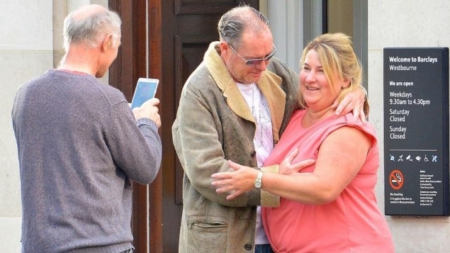 Γκασκόιν σε θαυμάστρια: Του ζήτησε φωτογραφία και εκείνος τη χούφτωσε! (photos)