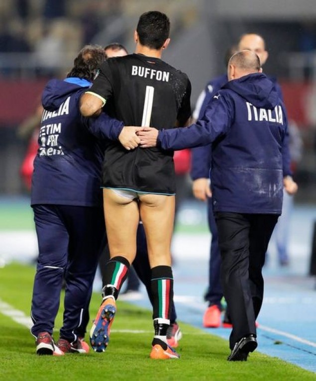 Έγδυσαν τον Μπουφόν! (photos)