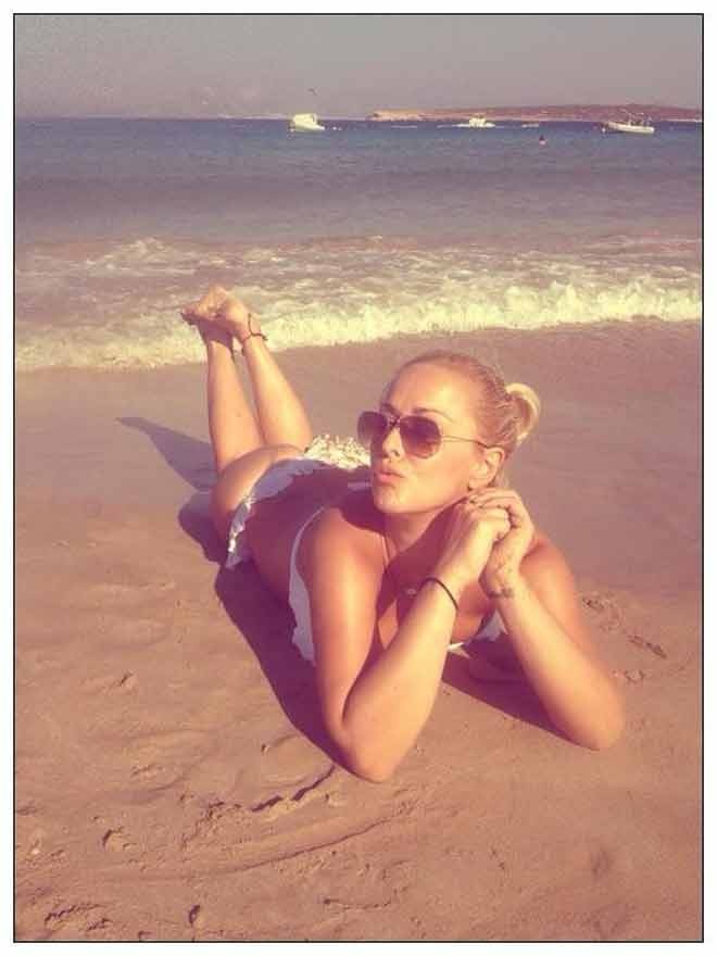 Ελληνίδα δημοτική σύμβουλος σκέτη...φαντασίωση! (photos)