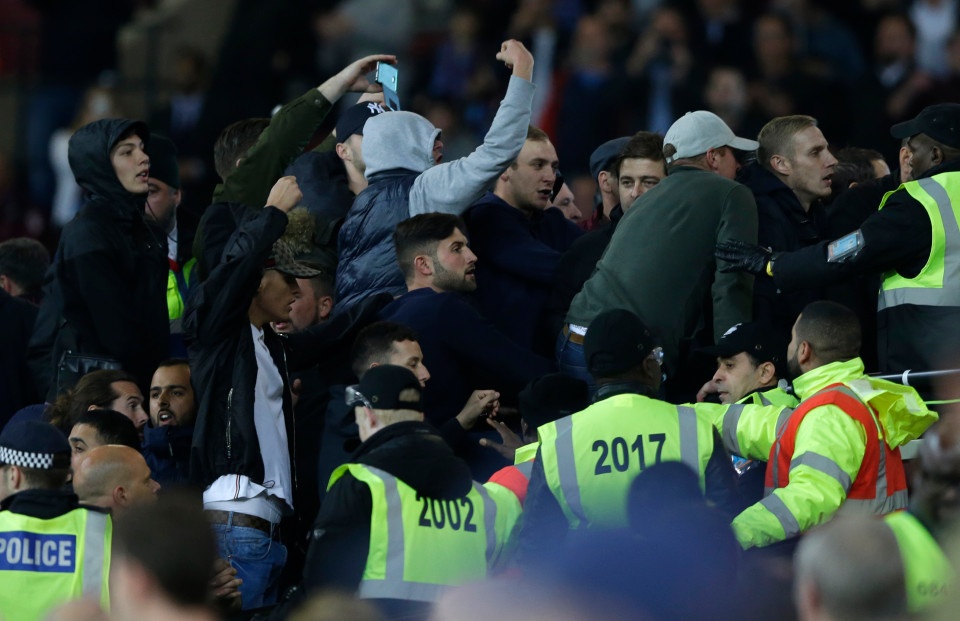 Αγγλία: Σοβαρά επεισόδια στο Ολυμπιακό Στάδιο! (photos+video)