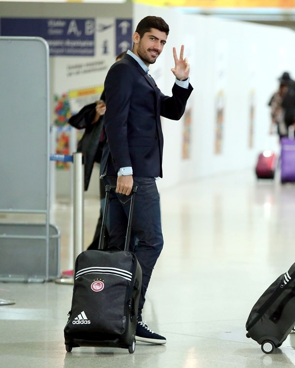 Ολυμπιακός: Έφυγε για Καζακστάν (photos)