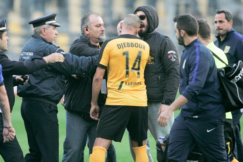Τις «έπαιξε» με οπαδό του Άρη ο Τζεμπούρ! (photos)