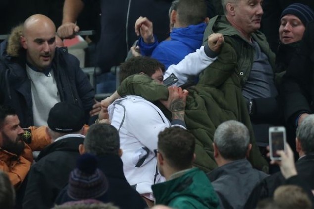 Ξύλο ανάμεσα σε οπαδούς Αγγλία και Σκωτίας (Pics)